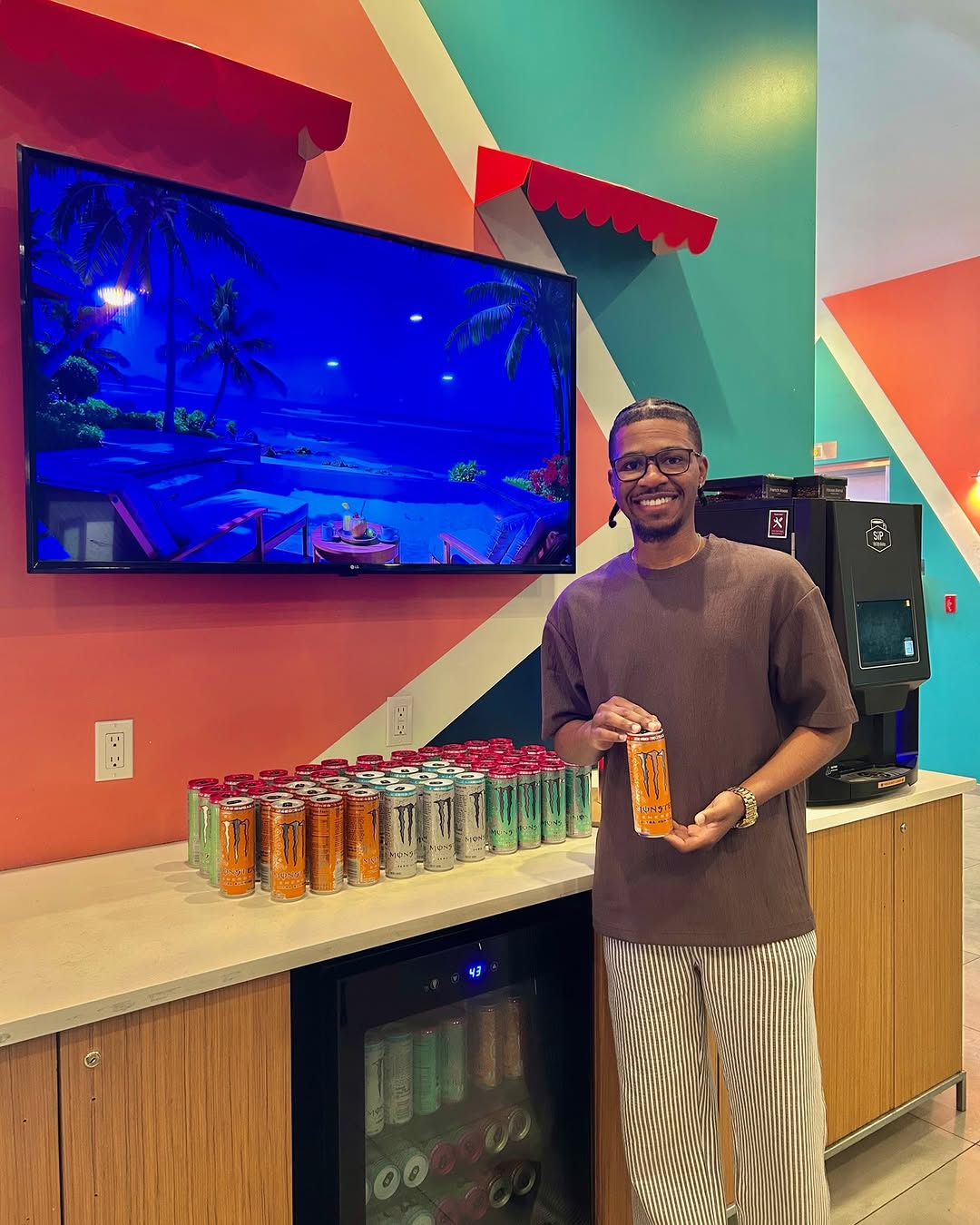 \u2728 Happy Property Manager Day! \u2728\nToday we're celebrating the heart of our community \u2014 Jamal \ud83d\udcbc\ud83c\udfe1 From keeping everything running smoothly to always going the extra mile for our residents, Jamal makes Identity Miami feel like home. \ud83d\udc9c\n\nDrop a \ud83d\udc4f in the comments to thank him for all he does!\n\n
