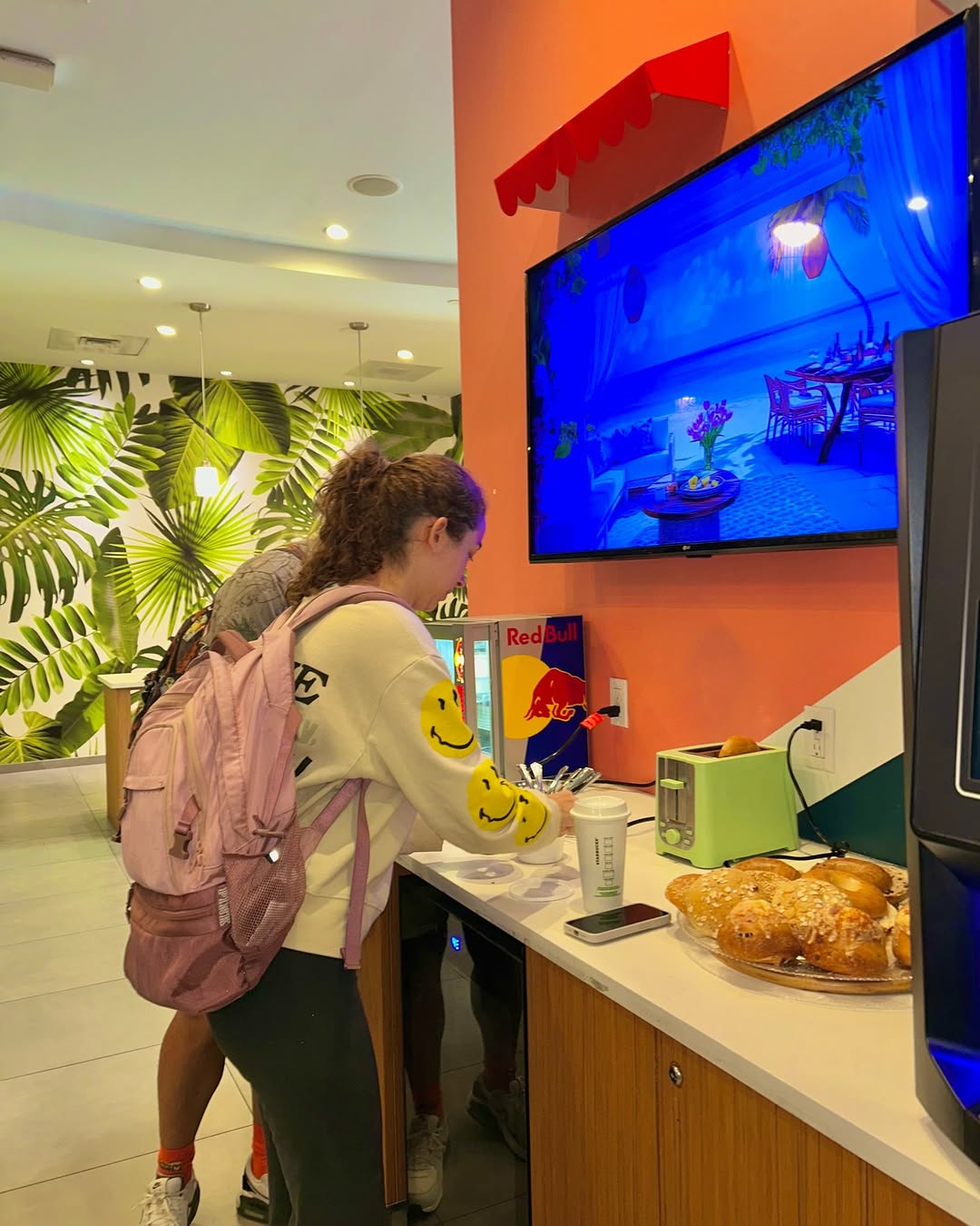 Start your day right at our Breakfast Bar \ud83c\udf73\ud83e\udd6f because nothing beats free morning fuel \u2728\n\nLooking for your new home? \ud83c\udfe1\nWe've got 1x1's + 2x2's AVAILABLE NOW \ud83d\udea8\n\u27a1\ufe0f Sign TODAY and score:\n\u2705 Waived signing fees \ud83d\udcb8\n\u2705 $300 Gift Card \ud83c\udf81\n\nDon't wait\u2014move in immediately and start living the ID life! \ud83d\udc99\n\n