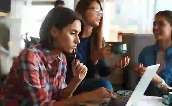 Students studying at Identity Miami